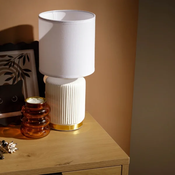 stona lampa belo ylatne boje
